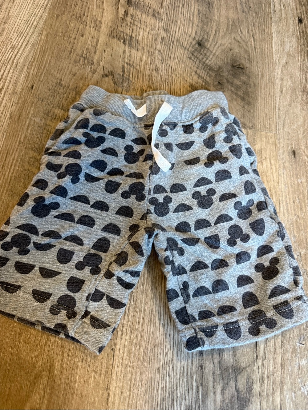 Disney Hanna Andersson Mickey Mouse Shorts Gray Kids Size 3T